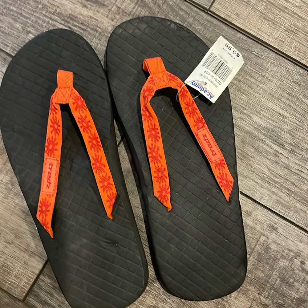 TREDZ FLIP FLOPS